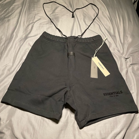 :): ESSENTIALS Fear OF God Relaxing Shorts( MEDIUM )